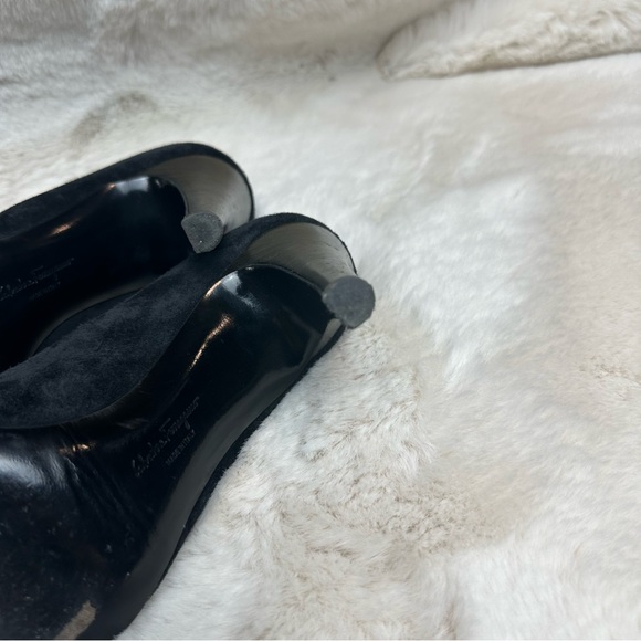 Salvatore Ferragamo Suede Pumps Black - Picture 5 of 12